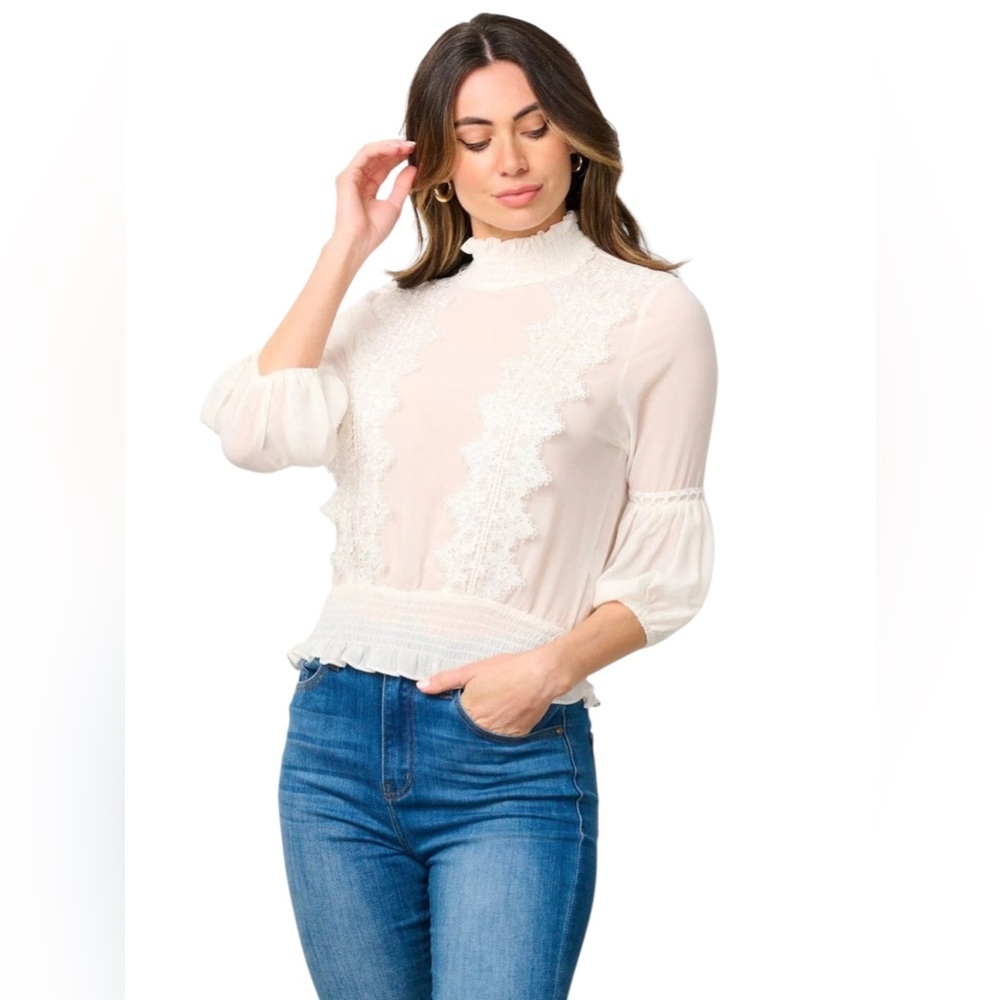 THE LACE COUTURE COLLECTION TURTLE NECK DETAILED TOP
White